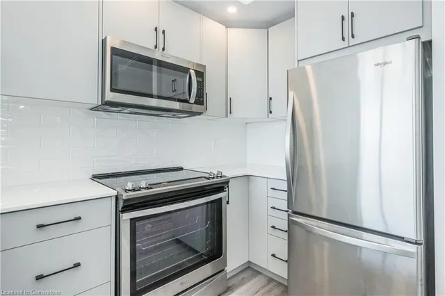 Additional image 18 of 60 Charles Street West Unit 1104