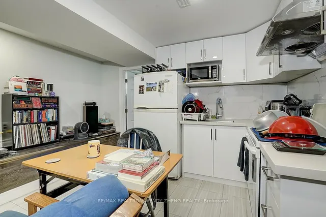 Additional image 42 of 245 Montrose Ave