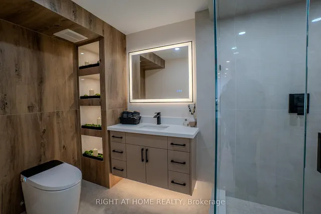 Additional image 35 of 447 Walmer Rd Unit 608