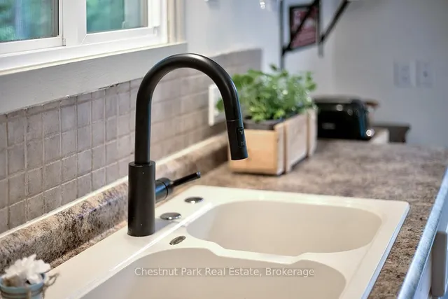 Additional image 22 of 64 Thompson Ave