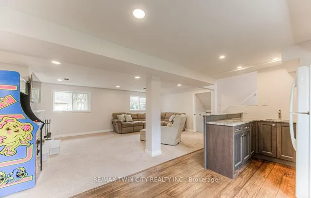 Additional image 27 of 111 Martinglen Cres
