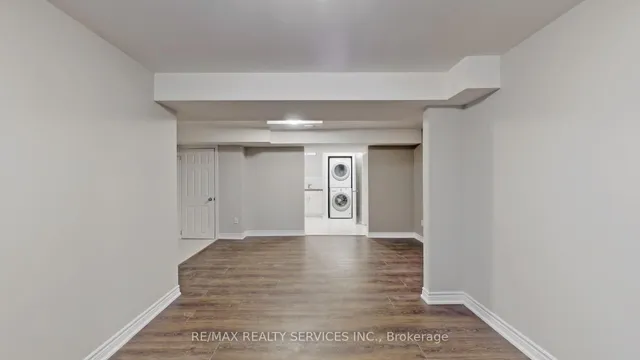 Additional image 43 of 87 Sprucelands Ave