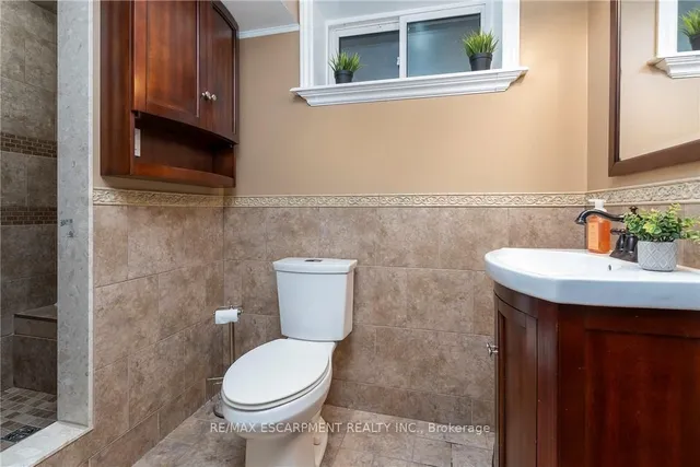 Additional image 18 of 63 Seneca Ave