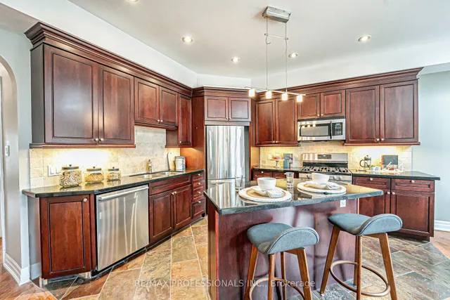 Additional image 19 of 116 Lake Shore Dr