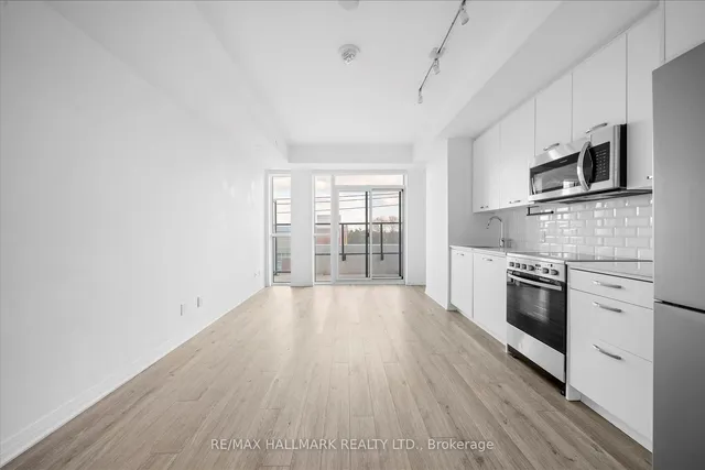 Additional image 7 of 1630 Queen St Unit 405