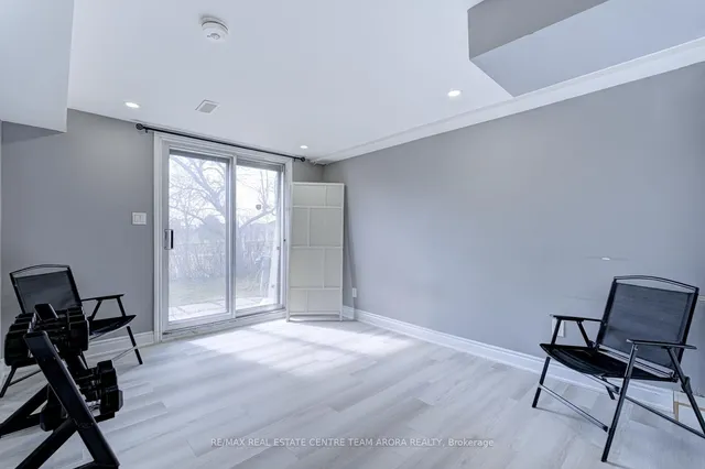 Additional image 24 of 10 Menoke Crt