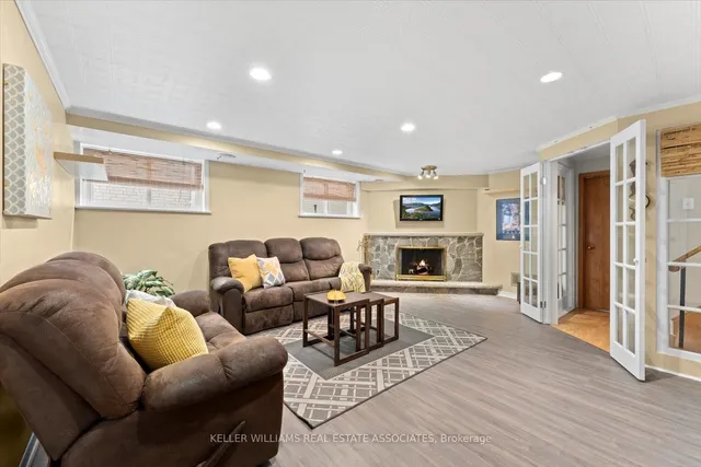 Additional image 30 of 982 Streamway Cres