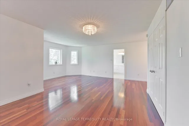 Additional image 22 of 2216 Dunvegan Ave