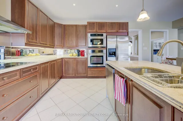 Additional image 3 of 1521 Craigleith Rd