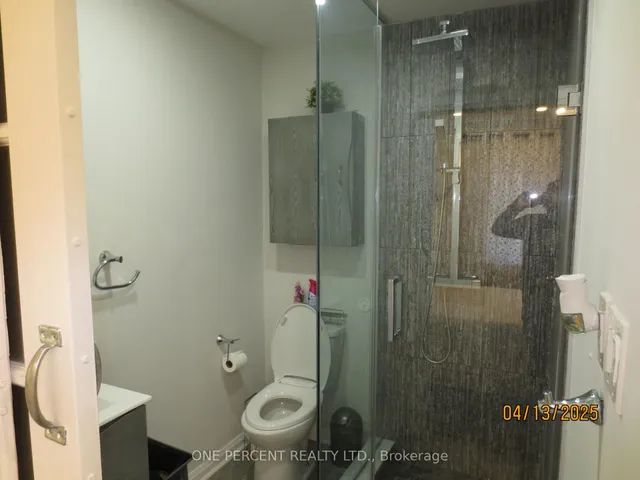 Additional image 17 of 39 Decarie Circ