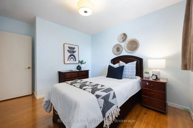 Additional image 16 of 588 Hyacinthe Blvd