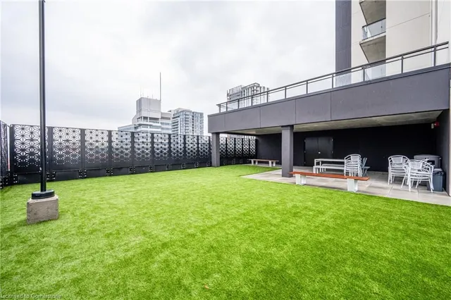 Additional image 32 of 60 Charles Street West Unit 1104