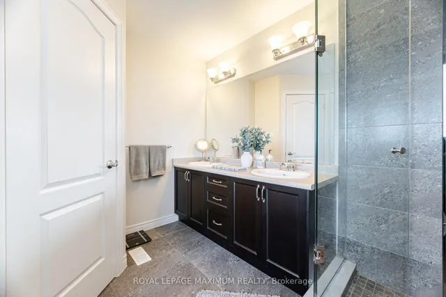 Additional image 31 of 134 Hazelton Ave