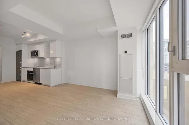 Additional image 10 of 543 Richmond St Unit 735