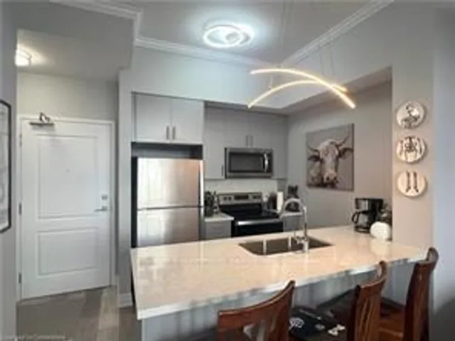 Additional image 4 of 450 Dundas St Unit 421