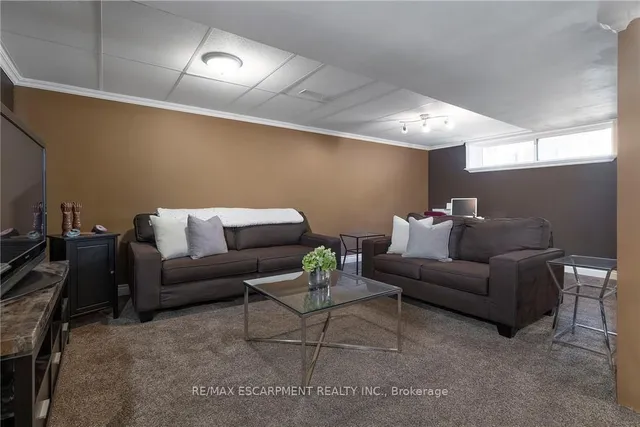 Additional image 16 of 63 Seneca Ave