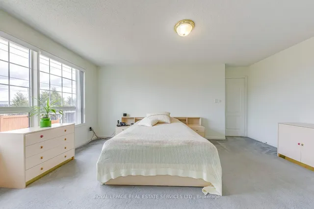 Additional image 24 of 1652 Allan Cres