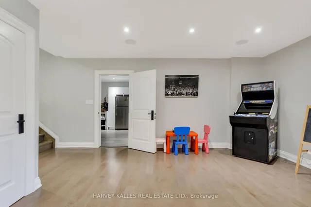 Additional image 39 of 4673 Dundas St