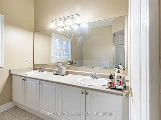 Additional image 17 of 35 Fontainebleu Rd