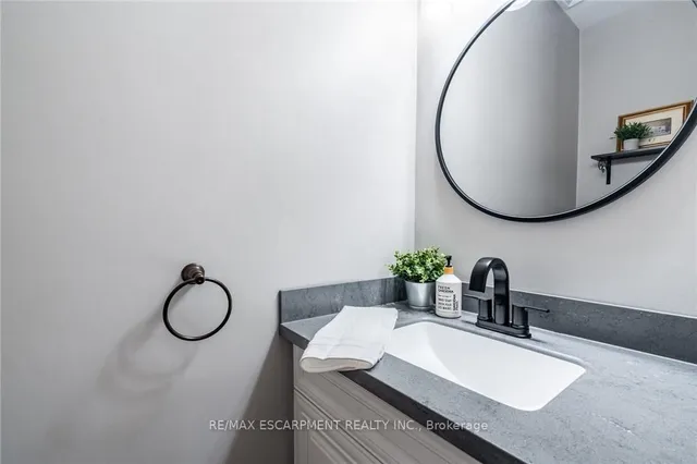 Additional image 10 of 40 COMMANDO Crt