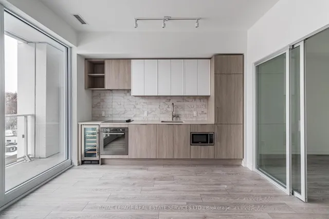 Additional image 7 of 2020 Bathurst St Unit 718