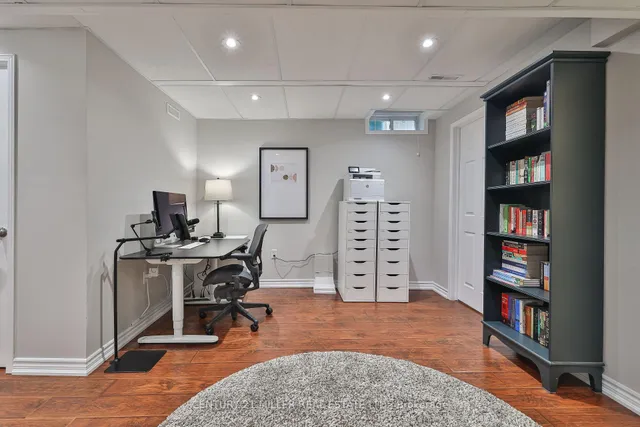 Additional image 32 of 4072 Gunby Cres