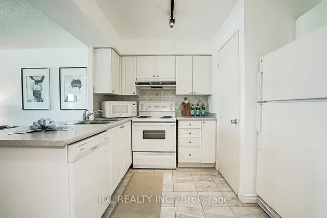 Additional image 5 of 600 Queens Quay Unit 711