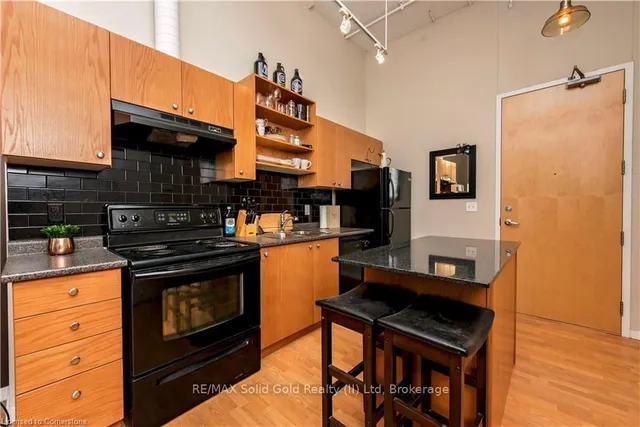 Additional image 3 of 410 King St Unit 124