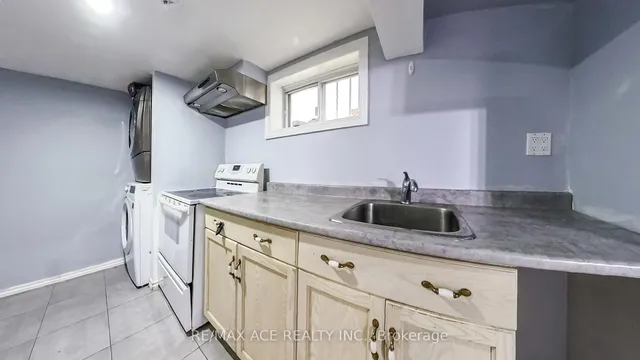 Additional image 29 of 114 Royal Ave