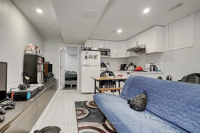 Additional image 40 of 245 Montrose Ave