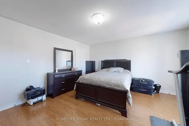 Additional image 34 of 40 Oblate Cres