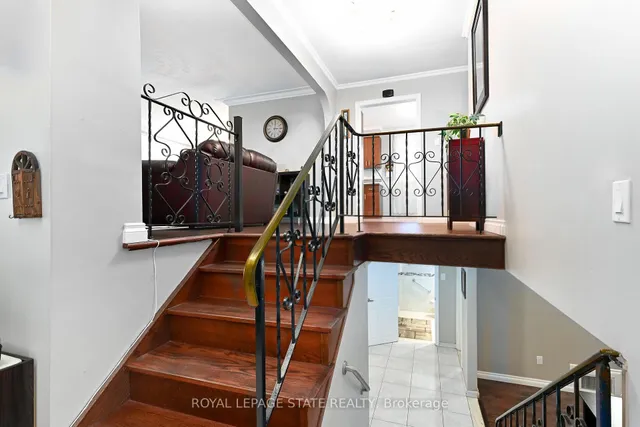 Additional image 8 of 14 Joy Crt