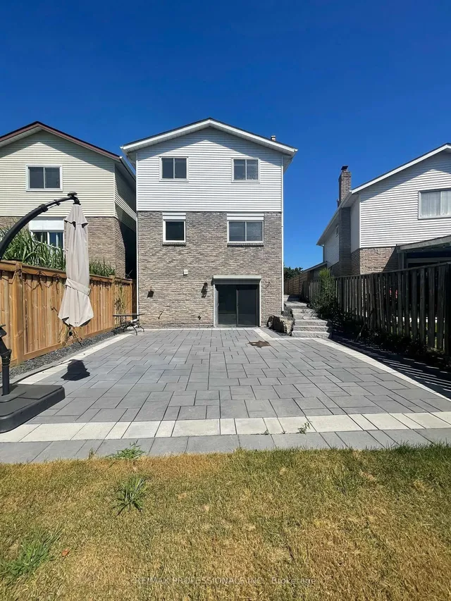 Additional image 43 of 2416 Malcolm Cres