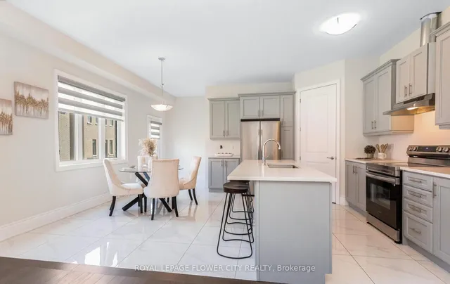 Additional image 15 of 25 Icon St