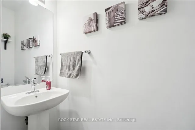 Additional image 23 of 1560 Moira Cres