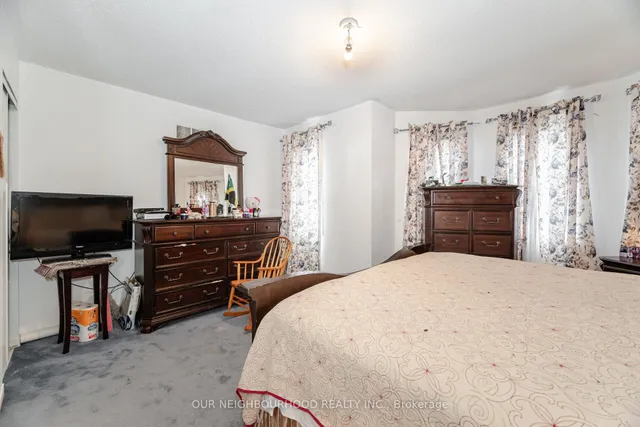 Additional image 23 of 71 Giraffe Ave