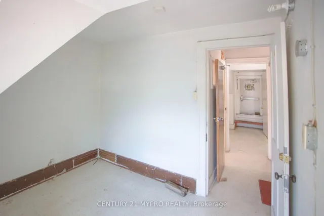 Additional image 19 of 35 Huron St