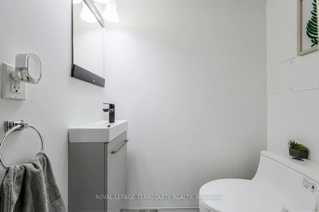 Additional image 31 of 33 Rochelle Ave Unit 51