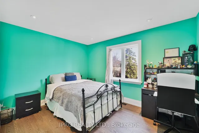 Additional image 23 of 55 Yorkdale Cres