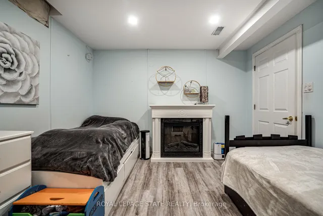 Additional image 40 of 19 Claudette Gate