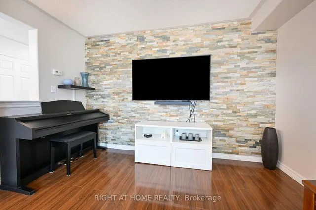 Additional image 16 of 27 Turquoise Dr