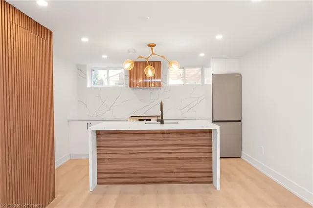 Additional image 8 of 39 Westminster Ave Unit Lower