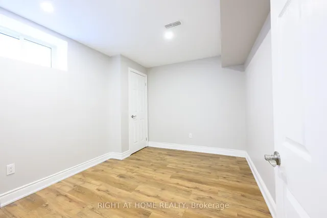 Additional image 43 of 1445 Laurier Ave