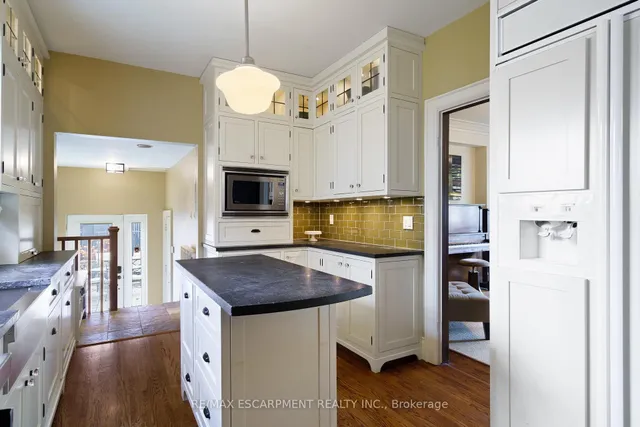 Additional image 18 of 2 Oak Knoll Dr