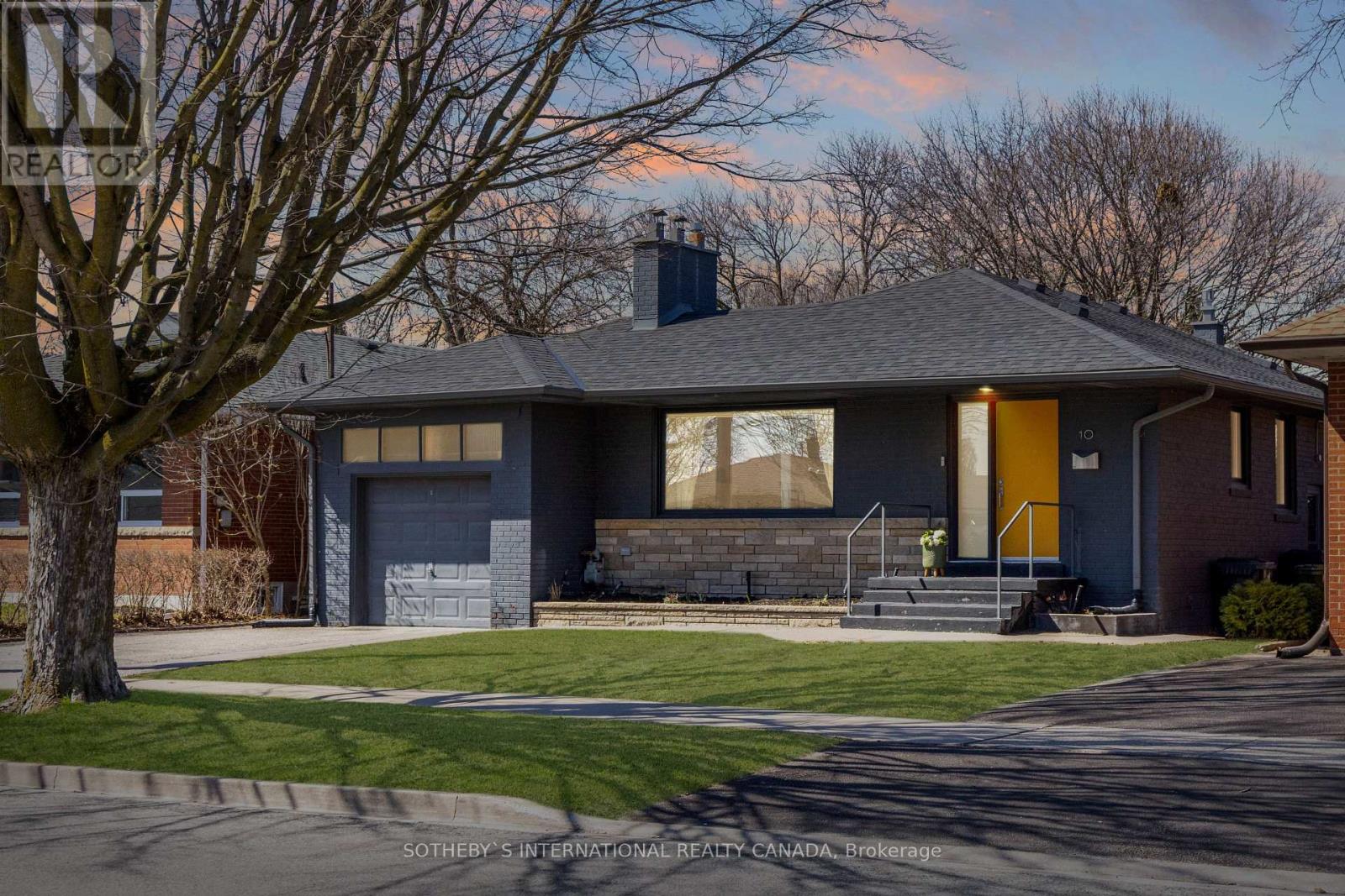 10 NORSEMAN STREET|Toronto (Stonegate-Queensway), Ontario M8Z2P2