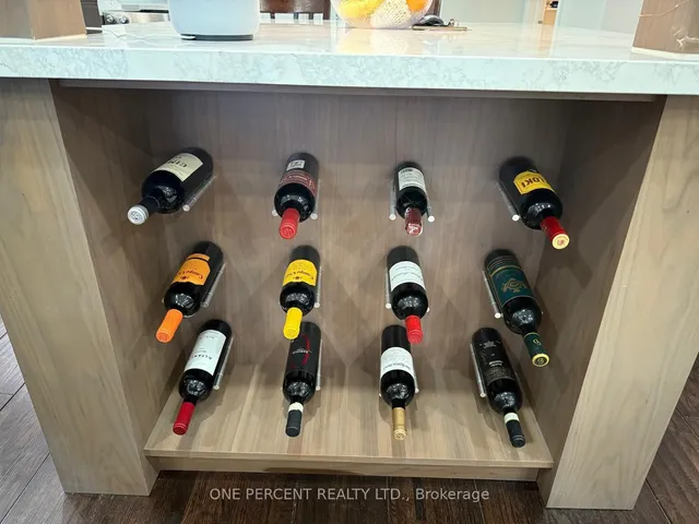 Additional image 26 of 39 Decarie Circ