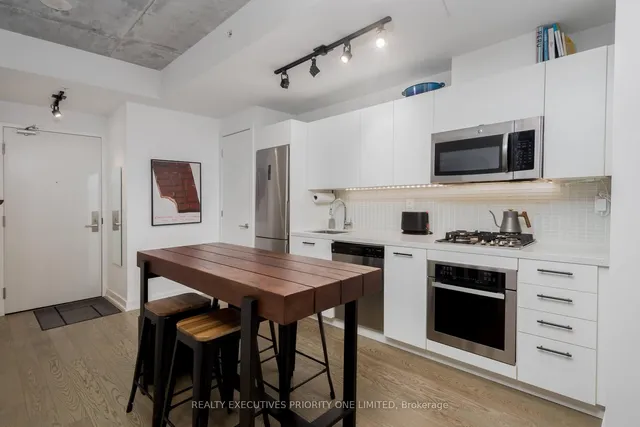 Additional image 5 of 39 Brant St Unit 309