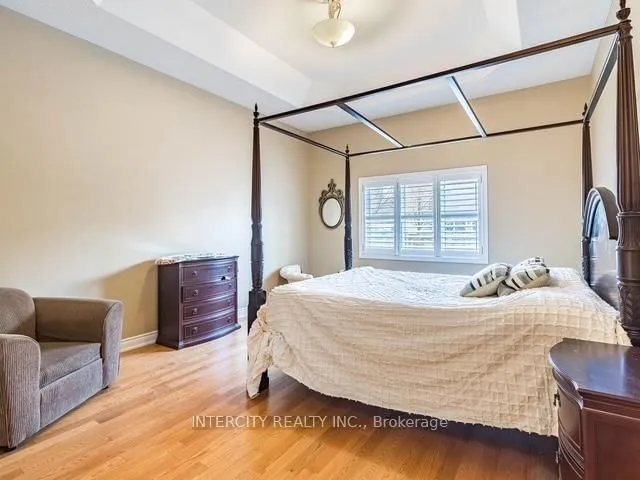 Additional image 14 of 35 Fontainebleu Rd