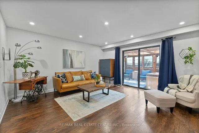 Additional image 18 of 82 Simmons Blvd