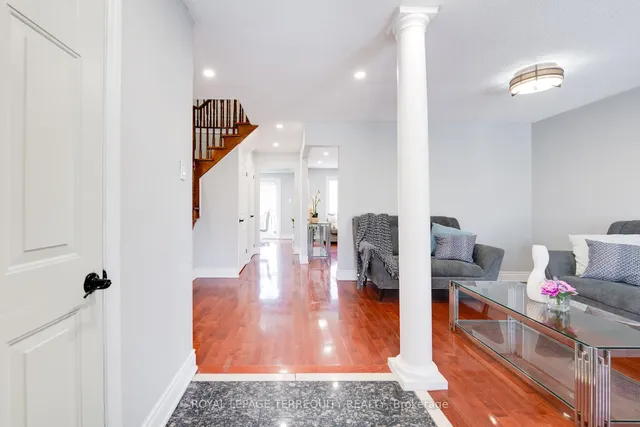 4242 Petersburg Cres